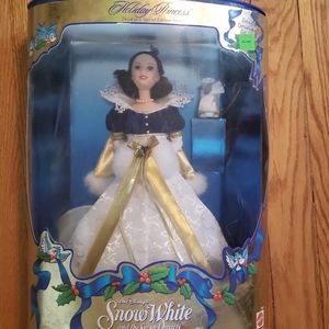 Holiday princess snow white